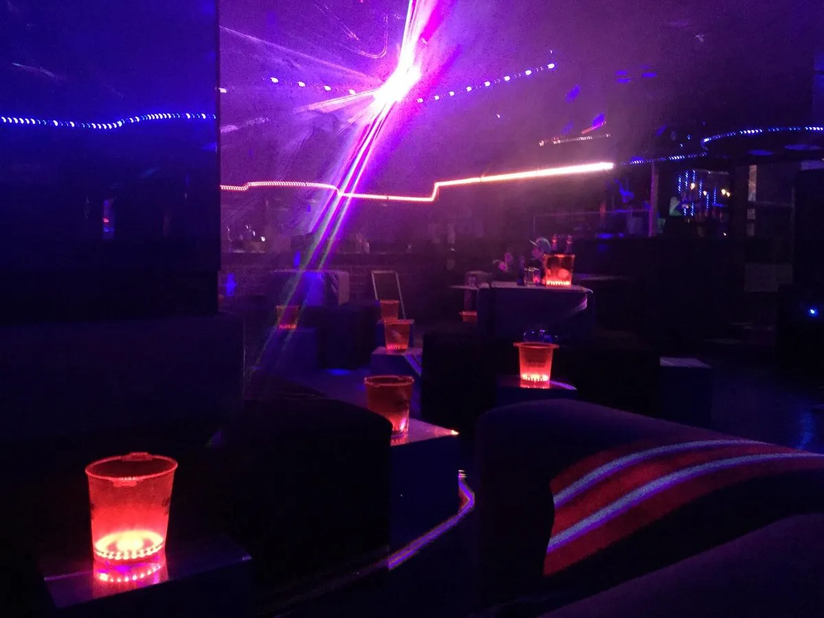 Antro Nápoles 1 — pista LED