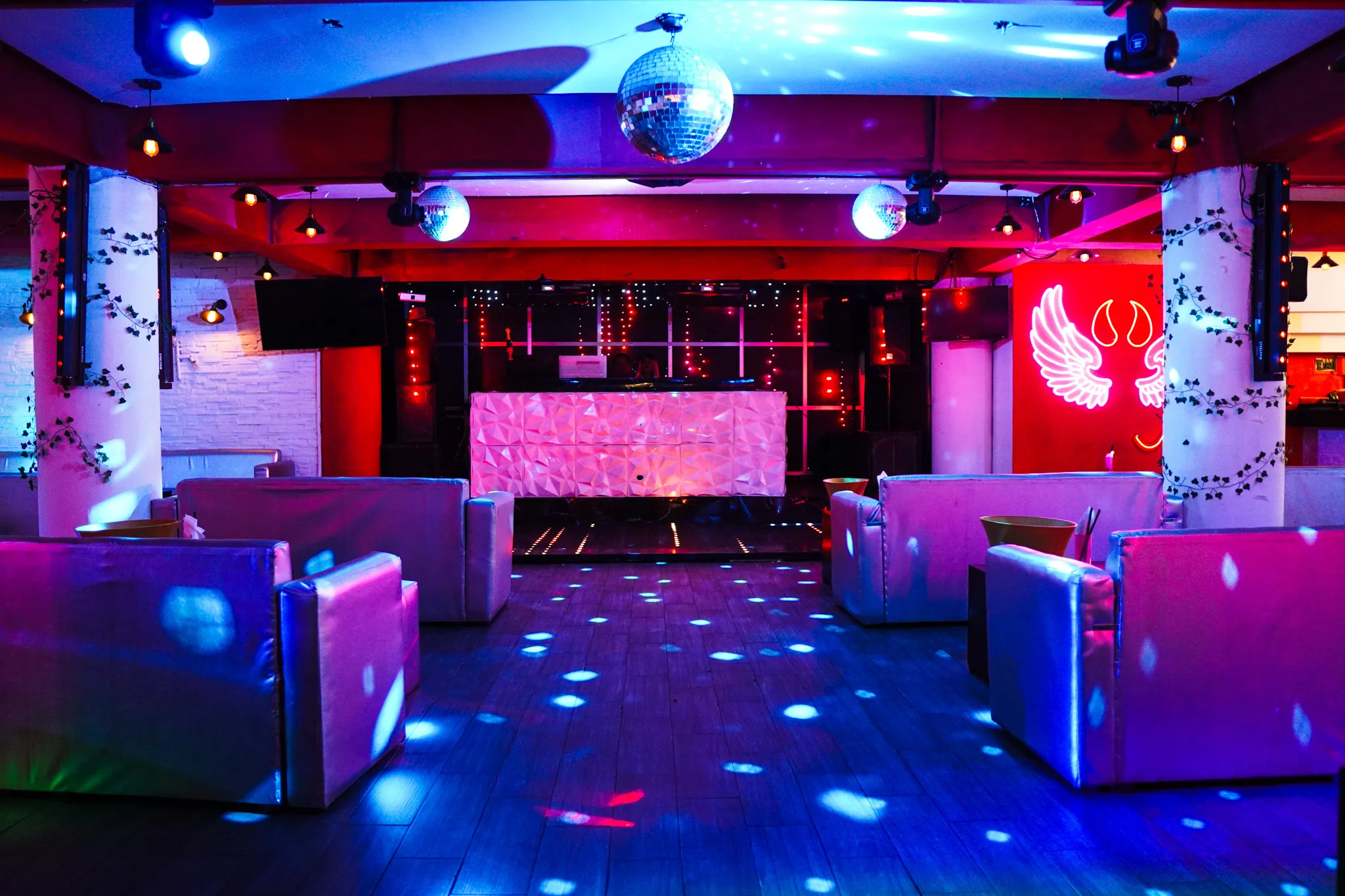 Antro Nápoles 2 — salas lounge