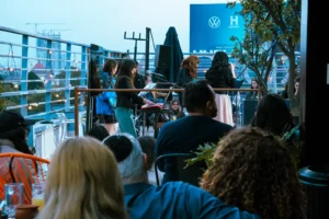 Eventos corporativos en CDMX — evento corporativo Volkswagen en terraza con staff de Event Planner México