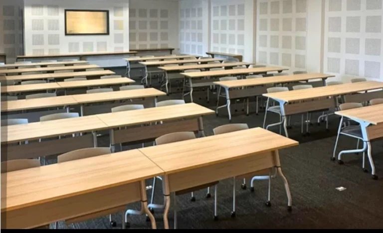 Auditorio en renta montaje tipo escuela para eventos en CDMX