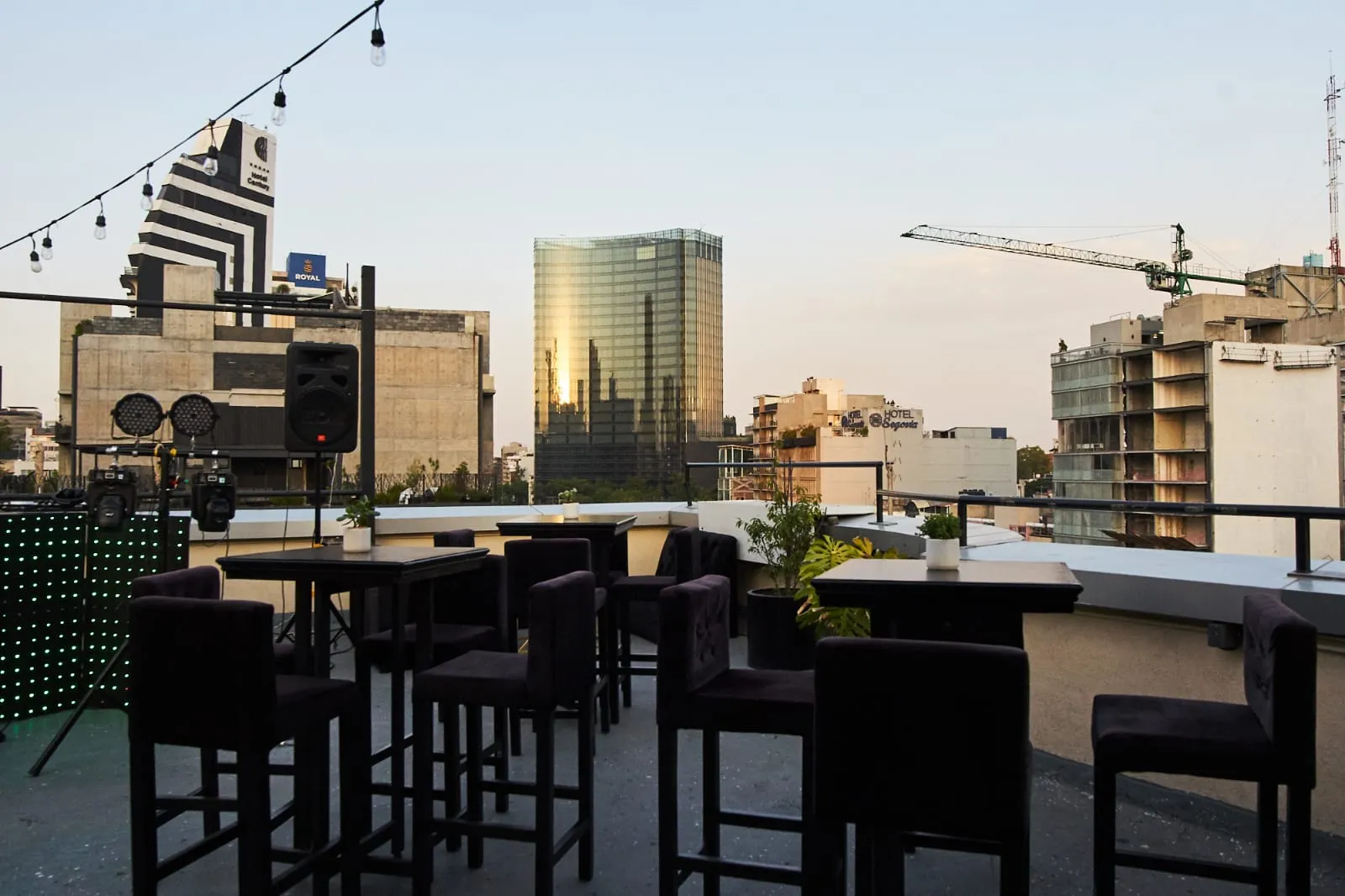 Zona lounge en rooftop Juárez 1