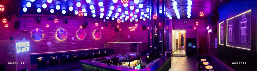 Antro Santa Fe 1 — vista panorámica de la pista central con techo de esferas luminosas en tono morado