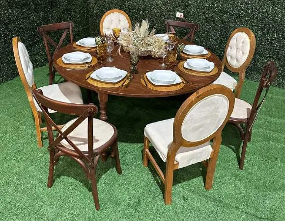 Mesa redonda con sillas Louis XV y crossback en renta CDMX