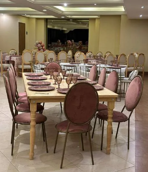 Mesa vintage Antonella en renta para bodas y eventos CDMX