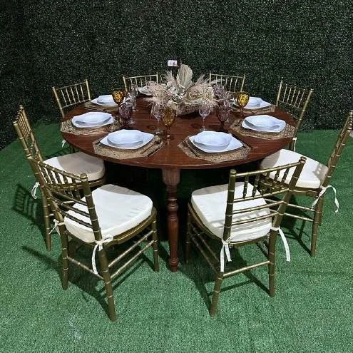 Paquete de mesa redonda caoba con sillas para eventos CDMX