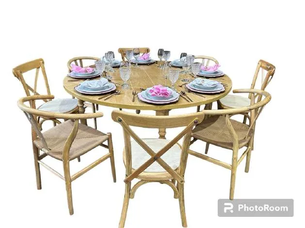 Paquete de mesa redonda con sillas wishbone en renta CDMX