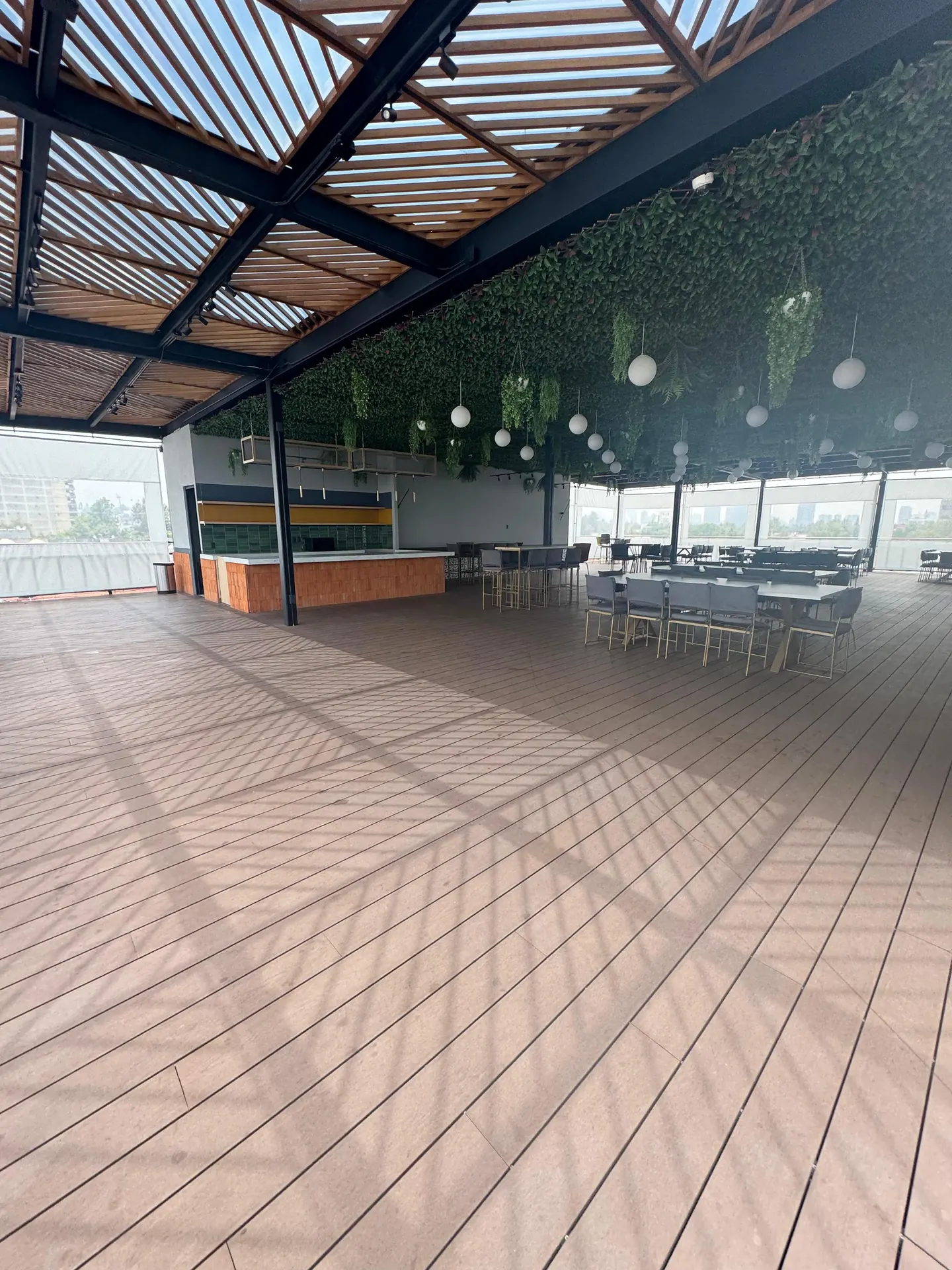 Terraza San Miguel Chapultepec 1 — barra y área lounge