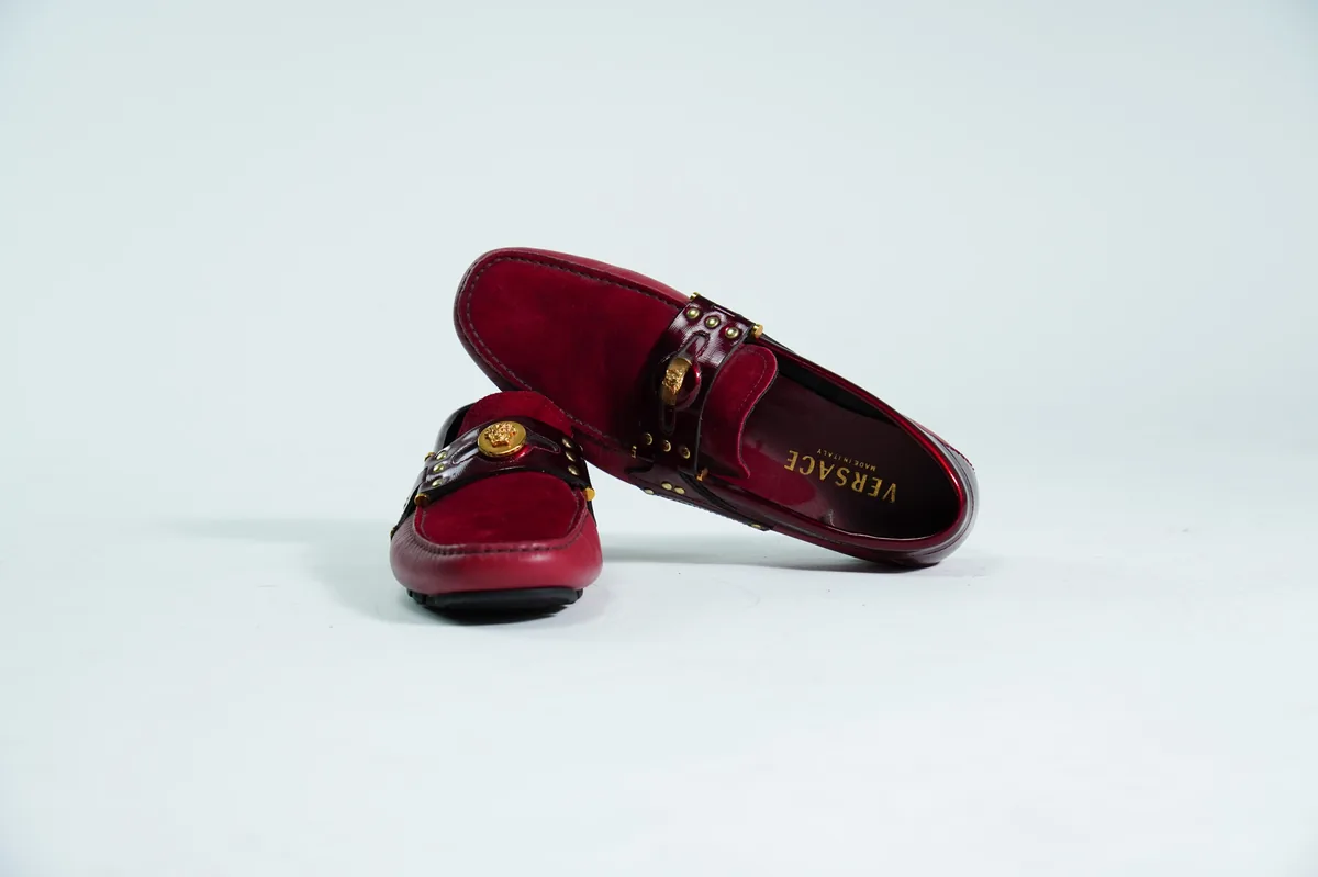 Foto de producto para e-commerce: mocasines vino en estudio, toma 41
