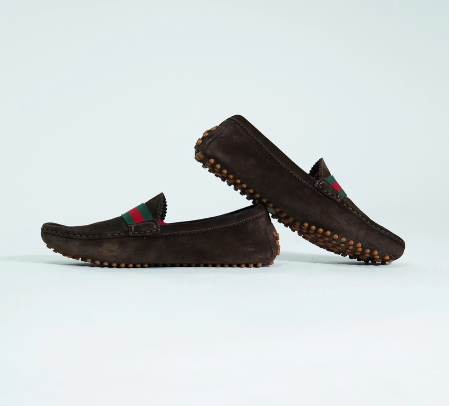 Foto de producto vertical para redes sociales: mocasines cafés de piel, toma 78