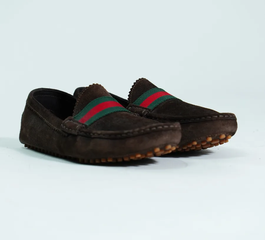 Foto de producto vertical para redes sociales: mocasines cafés de piel, toma 79