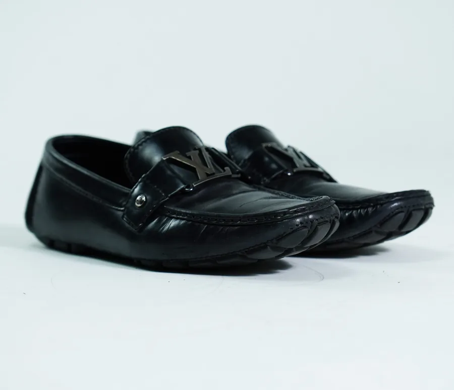 Foto de producto vertical para redes sociales: mocasines vino, toma 42