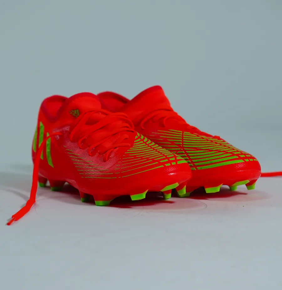 Foto de producto vertical para redes sociales: tacos de futbol rojos, toma 17