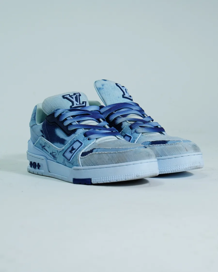 Foto de producto vertical para redes sociales: tenis azul cielo, toma 12