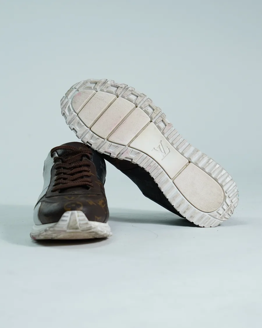Foto de producto vertical para redes sociales: tenis de bota azul marino, toma 73