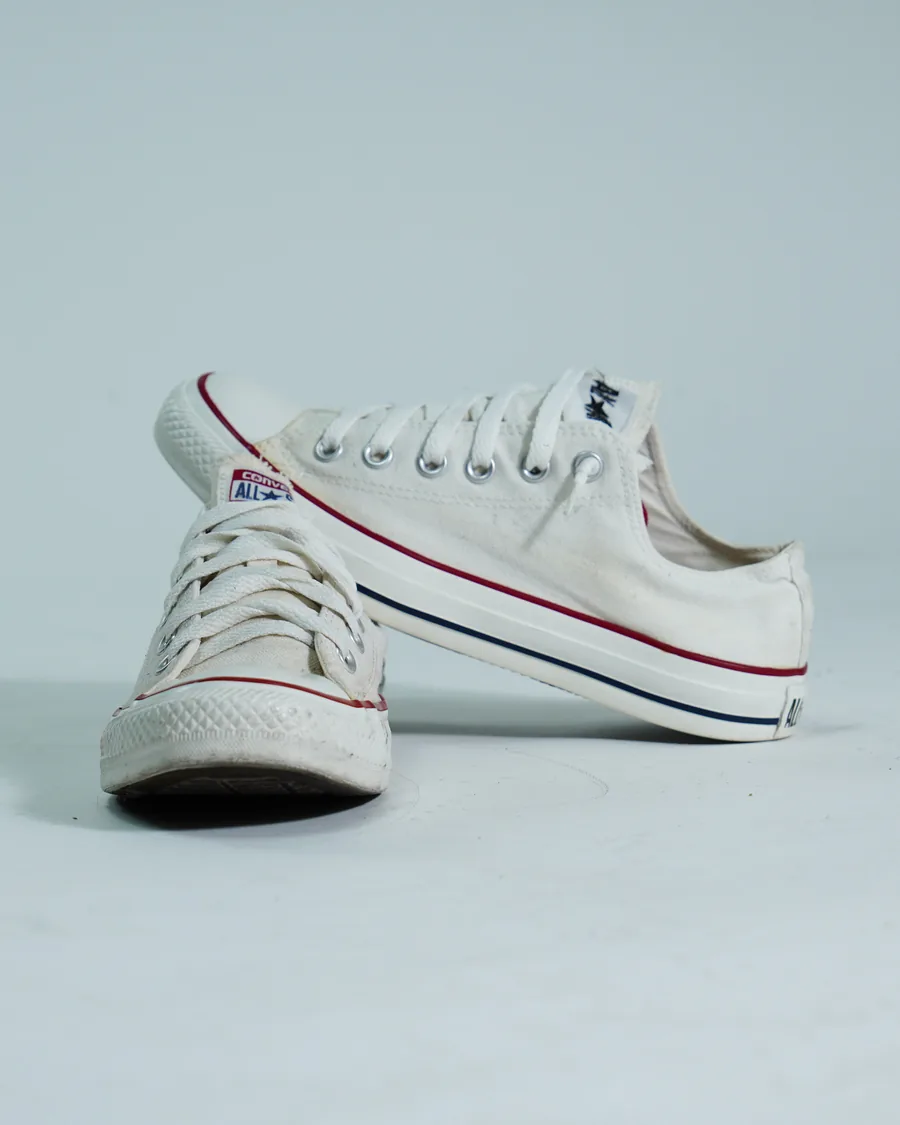 Foto de producto vertical para redes sociales: tenis de bota vino, toma 58