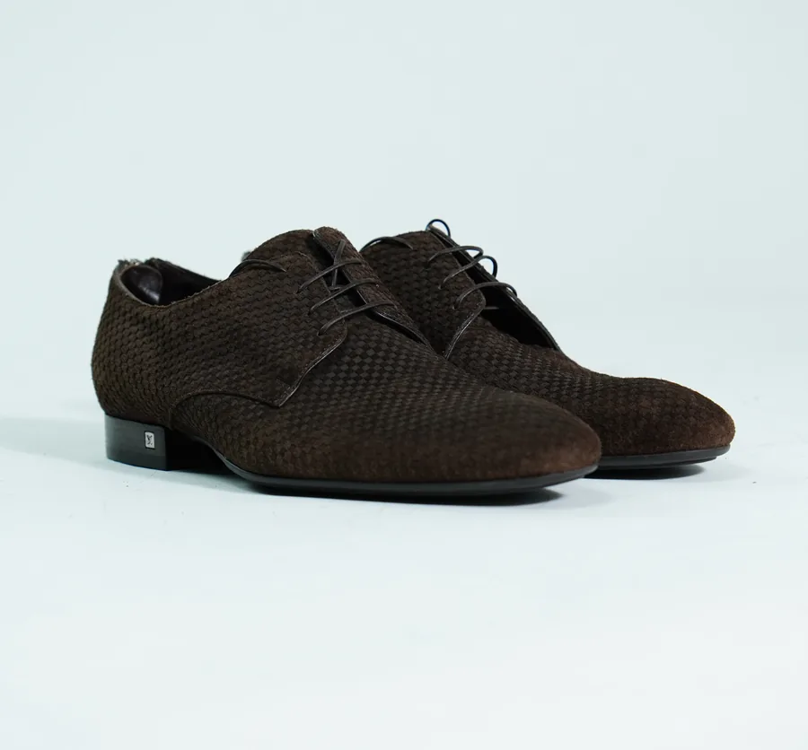 Foto de producto vertical para redes sociales: zapatos de vestir cafés, toma 92