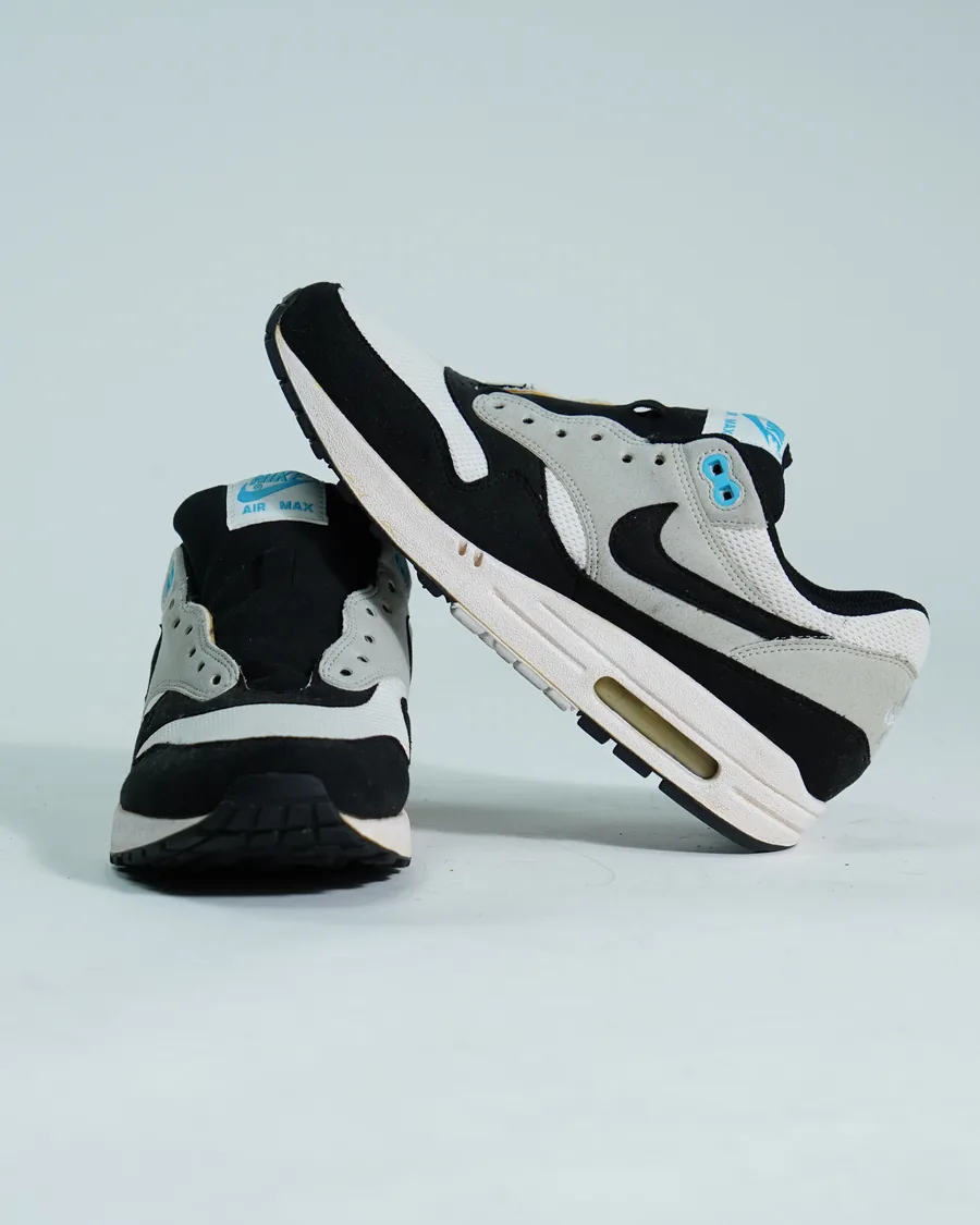 Foto de producto vertical para redes sociales: zapatos de vestir negros, toma 87