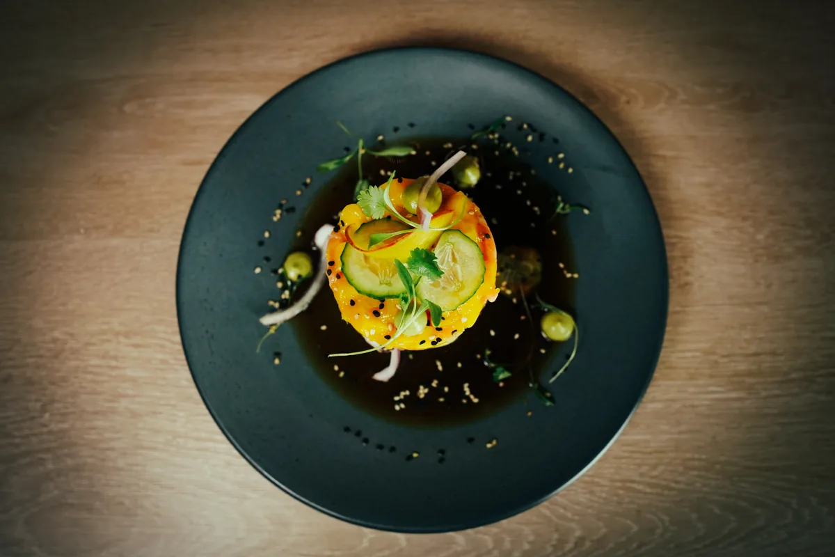 Fotografía gastronómica de restaurante: aguachile verde con pepino, toma 71