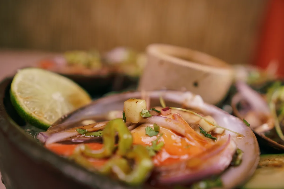 Fotografía gastronómica de restaurante: platón de mariscos, toma 80