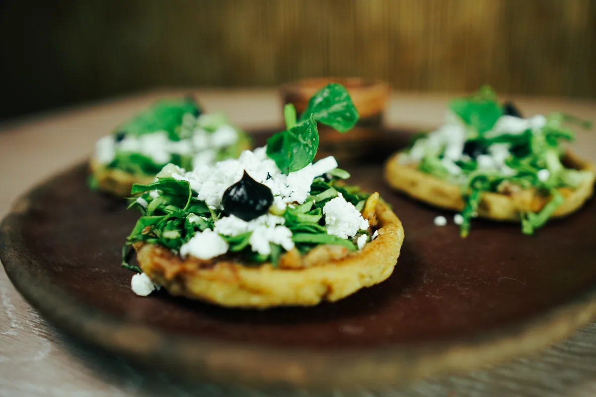 Fotografía gastronómica de restaurante: sopes de mariscos, toma 89