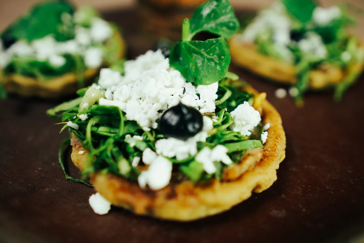 Fotografía gastronómica de restaurante: sopes de mariscos, toma 90