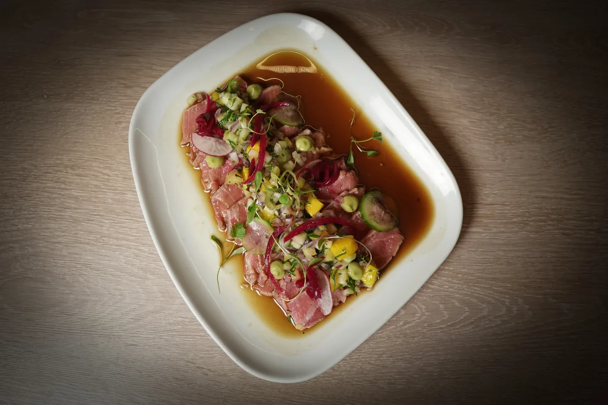 Fotografía gastronómica de restaurante: tiradito de atún, toma 102