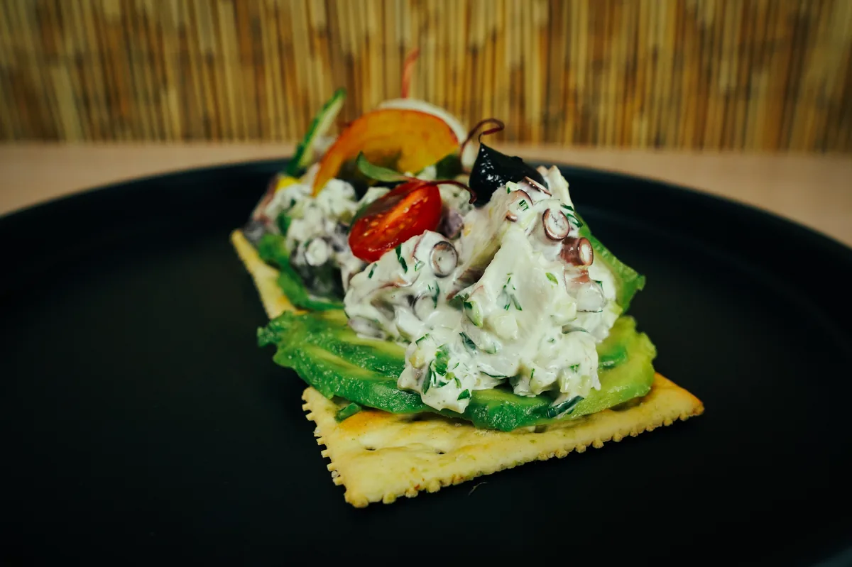 Fotografía gastronómica de restaurante: tostada de jaiba, toma 56