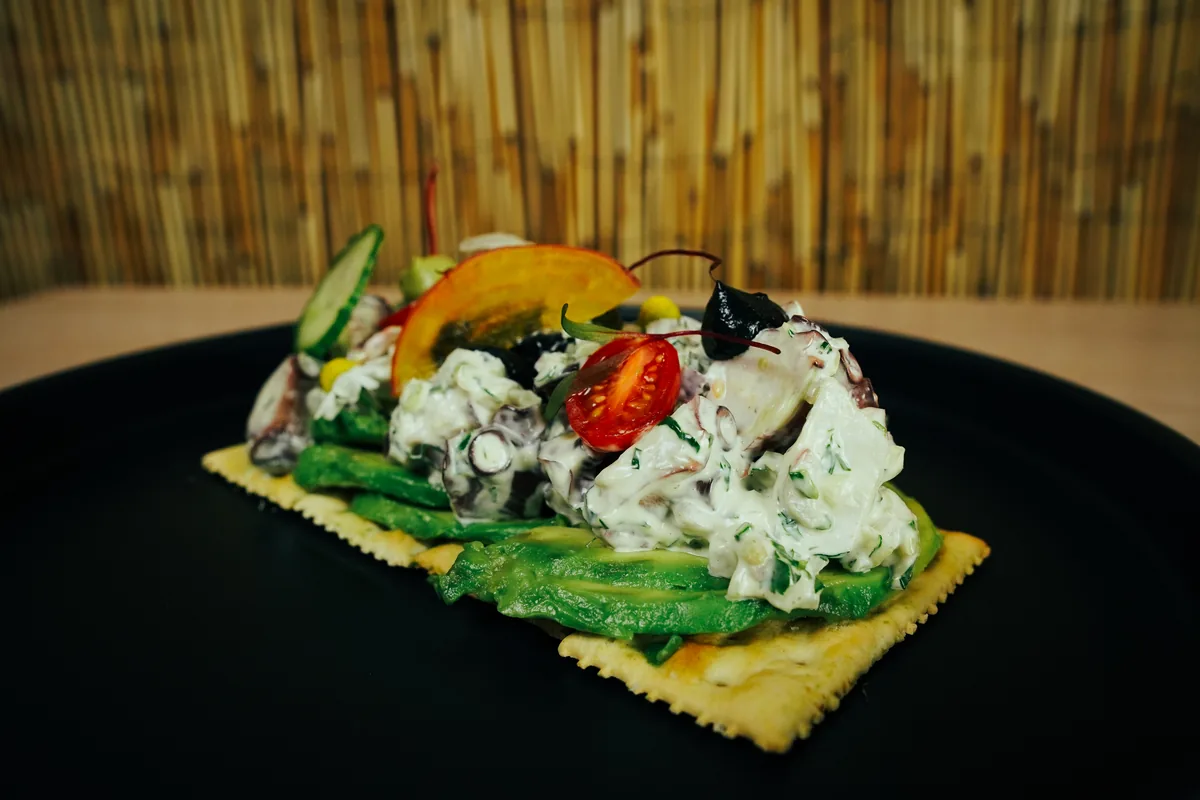 Fotografía gastronómica de restaurante: tostada de jaiba, toma 57