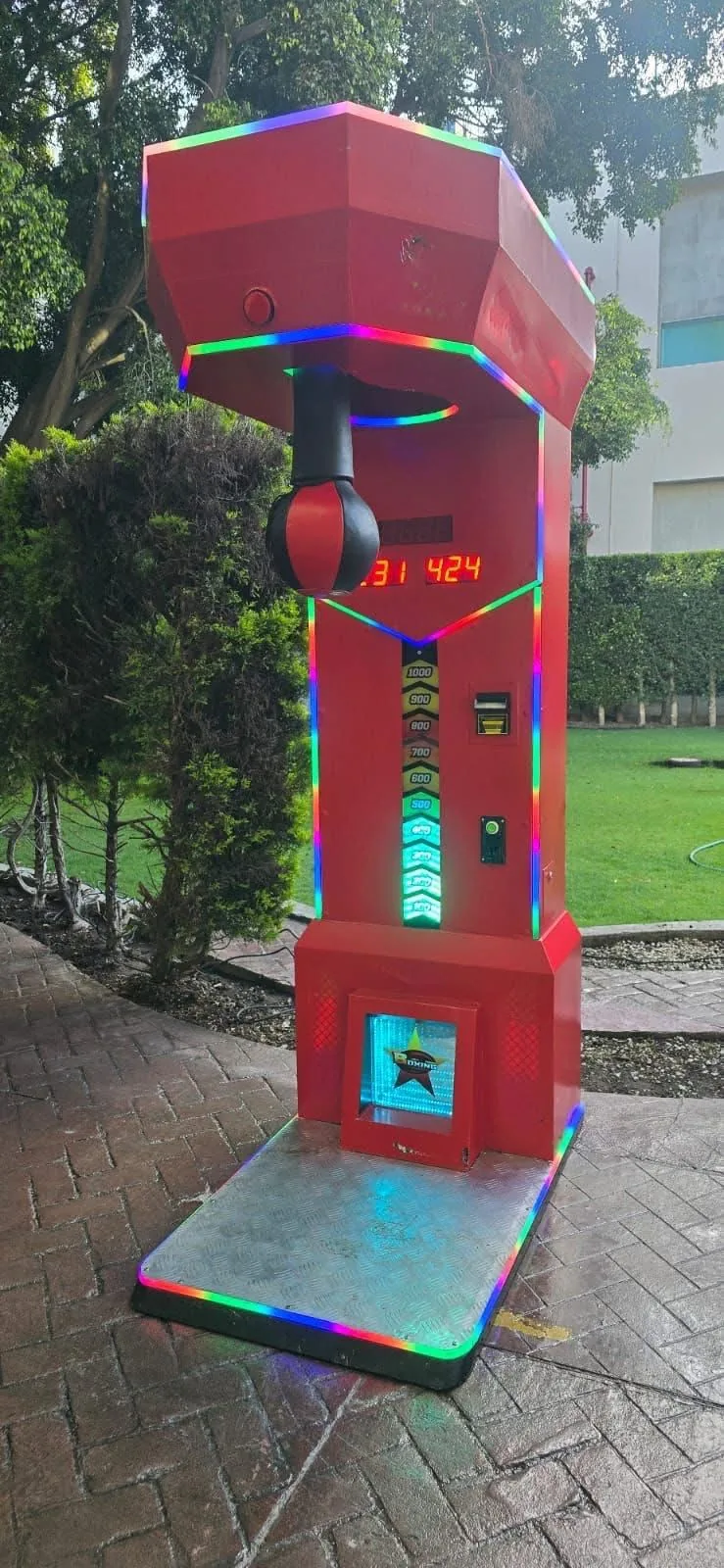 Máquina de box arcade con marcador digital e iluminación LED para eventos en CDMX