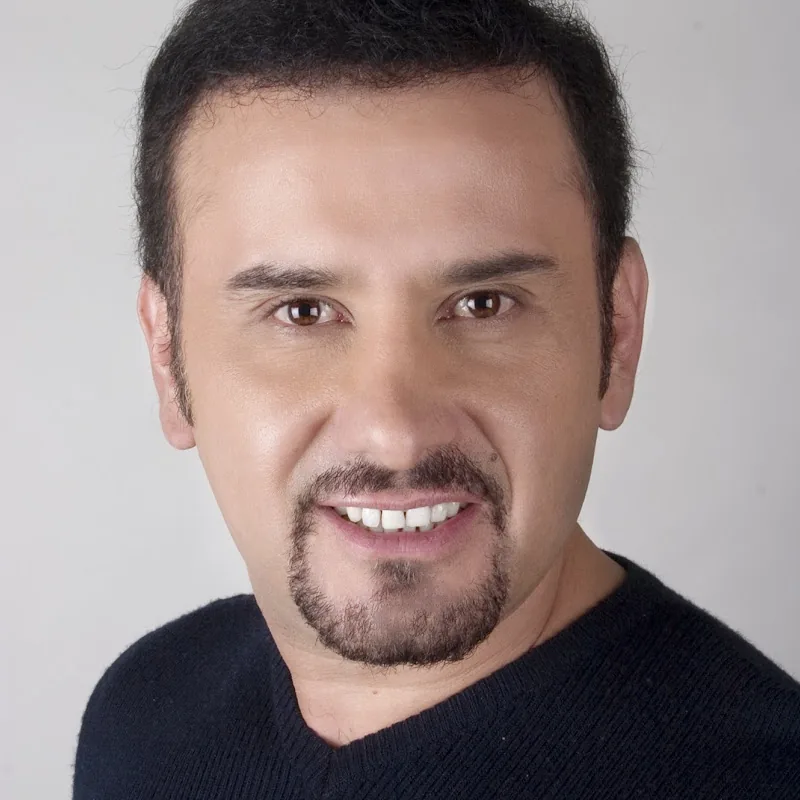 Martín Muñoz, show man de baladas y pop romántico para eventos