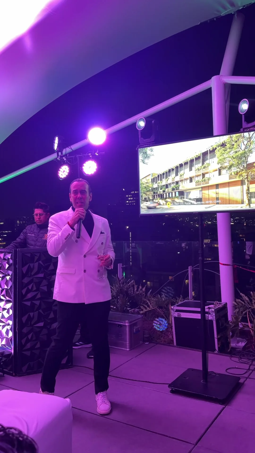 Terraza Condesa 3 — evento con las torres de Reforma