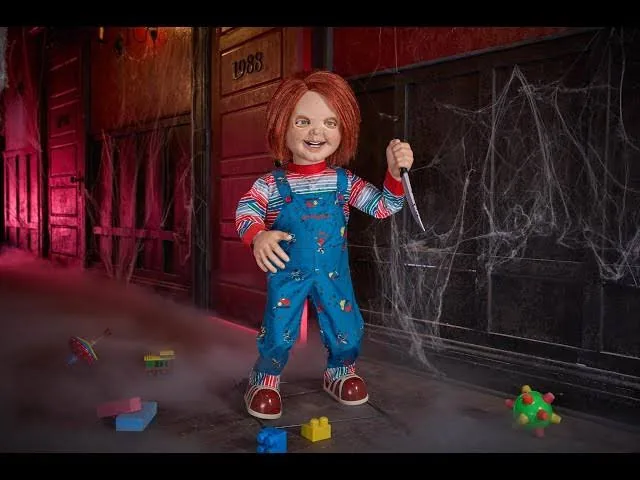 Animatrónico Chucky de 1.07 m para renta en eventos de Halloween en CDMX