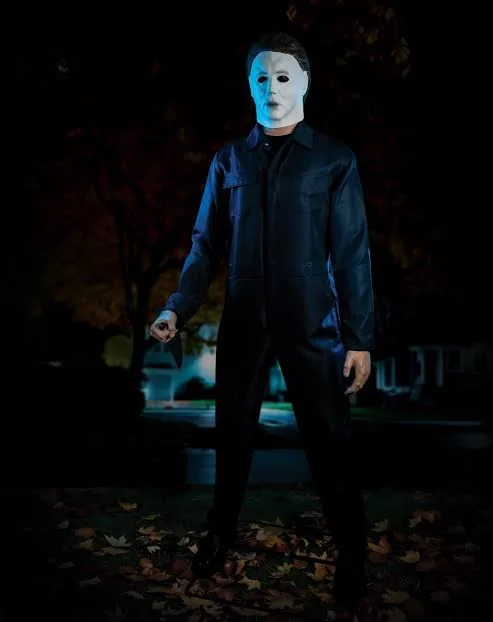 Animatrónico Michael Myers de 1.80 m para renta en eventos de Halloween en CDMX